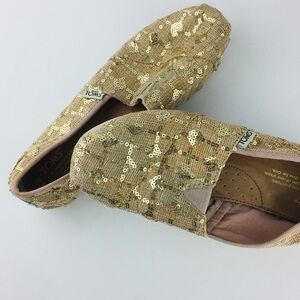 Toms slip on‎ loafers gold with gold sequence size 6.5